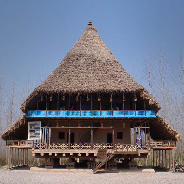 لاهیج نقش کلبه چوبی
